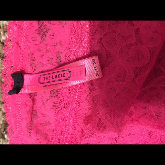 Lace vs - Picture 2 of 3